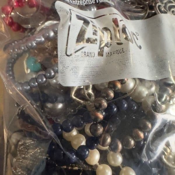 Bulk Necklaces Jewelry Lot Gallon Bag Mostly Necklaces Vintage Modern Costume Je - Thumbnail 11