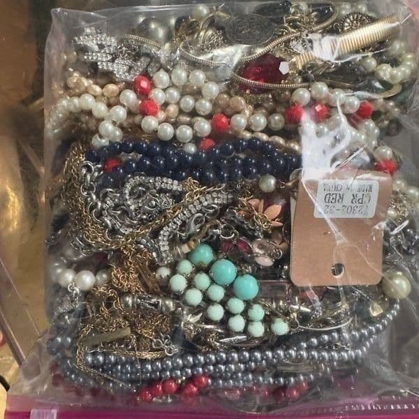 Bulk Necklaces Jewelry Lot Gallon Bag Mostly Necklaces Vintage Modern Costume Je - Thumbnail 5