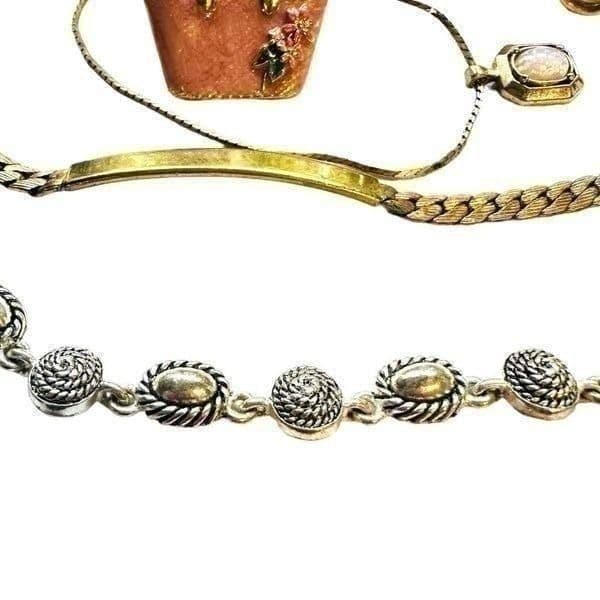 AVON Vintage Bundle Lot of 7 Avon Goldtone Jewelry Pieces 3 Necklaces 3 Brooches - Thumbnail 3