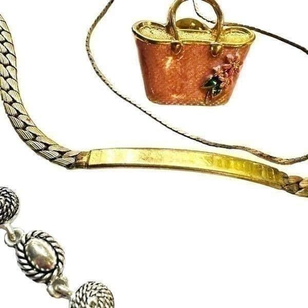 AVON Vintage Bundle Lot of 7 Avon Goldtone Jewelry Pieces 3 Necklaces 3 Brooches - Thumbnail 4