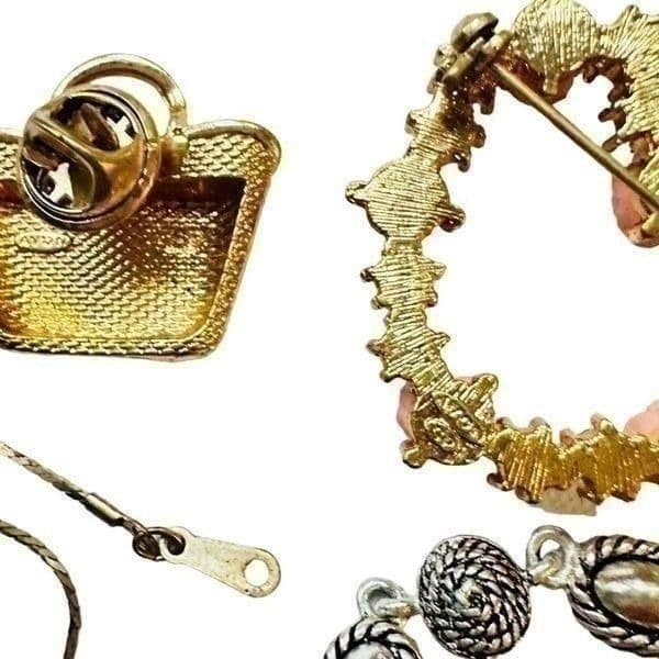 AVON Vintage Bundle Lot of 7 Avon Goldtone Jewelry Pieces 3 Necklaces 3 Brooches - Thumbnail 8