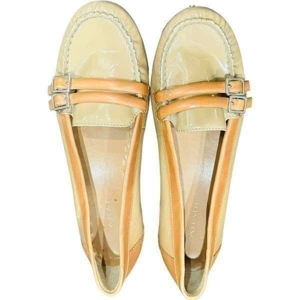 TAHARI Sonya NWOT Tan Beige Patent Leather Flats Loafers Size 8.5 - Thumbnail 8