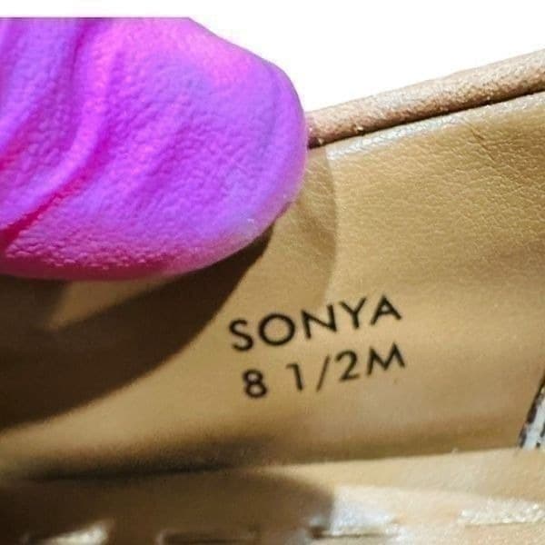 TAHARI Sonya NWOT Tan Beige Patent Leather Flats Loafers Size 8.5 - Thumbnail 10