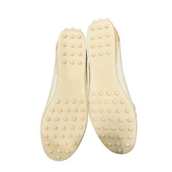 TAHARI Sonya NWOT Tan Beige Patent Leather Flats Loafers Size 8.5 - Thumbnail 5