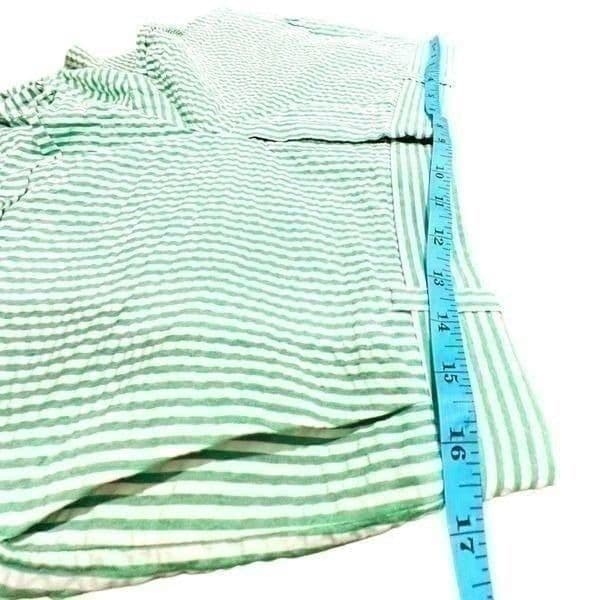 J. CREW City Fit Green White Striped 100 Cotton Shorts w/Pockets Size 6 - Thumbnail 3