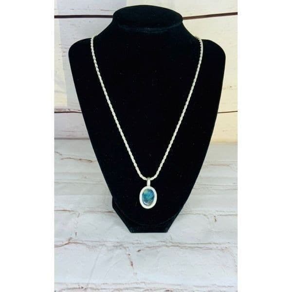 Beautiful Labradorite pendant and sterling silver 20” rope chain necklace - Image 1