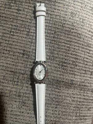 Stunning minimalist White Leather Strap Ladies Diamond Quartz Vintage wristwatch - Thumbnail 2