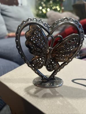 Silver plated, heart shape earring holder with butterfly - Image 1