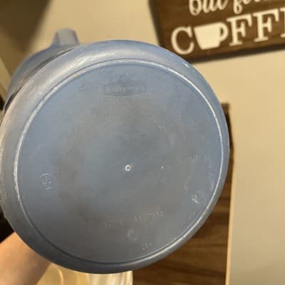 Rubbermaid Pitcher 2.25 Quarts Simply Pour Ice Guard Translucent Purple 1A18 - Thumbnail 4