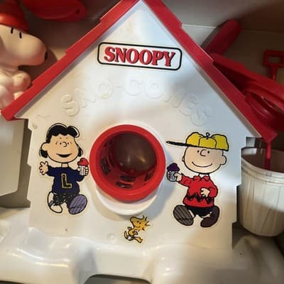Hasbro Snoopy & Friends Sno-Cone Machine for Ages 4 & Up, MPN 28805 - Thumbnail 2