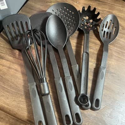 Kitchen Utensil Set 7 Pieces Heat Resistant, New, Unused. - Image 1