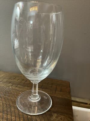 Clear Glass Footed Goblet Glass 16 1/4 Oz (481ml) - Image 1