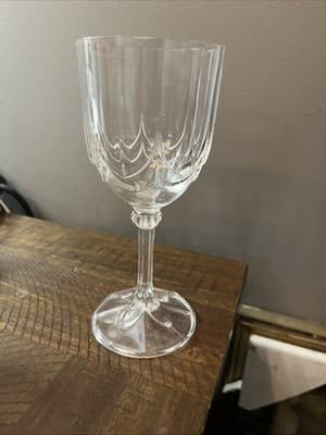 La Maison Crystal Ondine Wine - Image 1