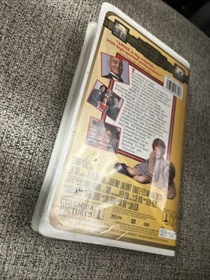 Annie (VHS, 1982) - Thumbnail 4