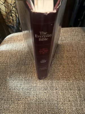 The Everyday Bible, New Century Version: Clearly Translated for Life (Hardcover) - Thumbnail 2