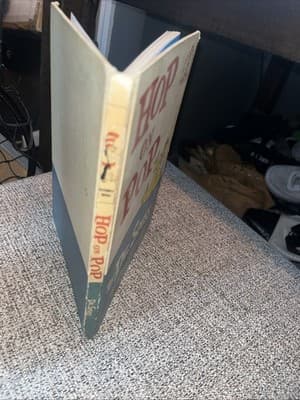 Dr. Seuss Hop on Pop 1963 First Edition Beginner Book vintage - Thumbnail 2