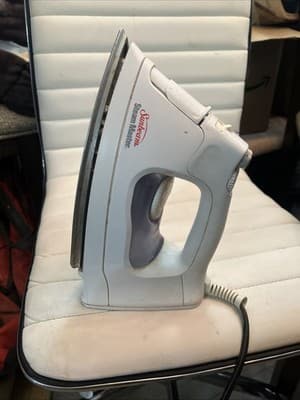 SUNBEAM 3017 STEAM MASTER IRON White Non-Stick Plate Steam Timed Auto-Off Mist - Image 1