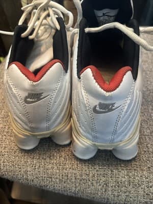 White Men’s Nike Fly wire Shoes Red Nike Logo Shocks And White Laces Size 12 - Thumbnail 3