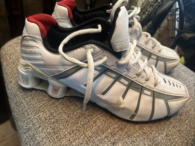 White Men’s Nike Fly wire Shoes Red Nike Logo Shocks And White Laces Size 12 - Thumbnail 4