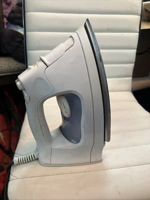 SUNBEAM 3017 STEAM MASTER IRON White Non-Stick Plate Steam Timed Auto-Off Mist - Thumbnail 3