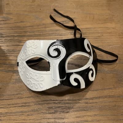 1Pc Unisex Retro Masquerade Mask Half Face Mask Venetian Mask Halloween Party - Image 1