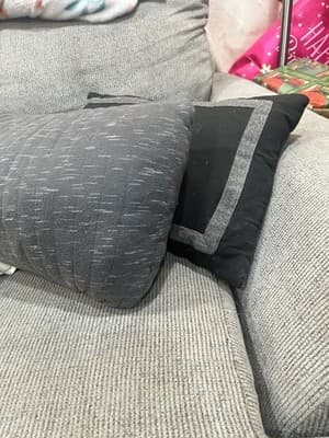 Set Of 2 Decorative Pillows. - Thumbnail 2