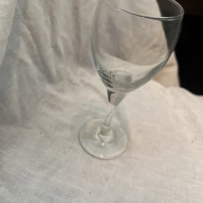 Clear Wine Glass, Height:7, Width:2 3/4 - Image 1