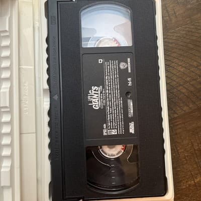 Little Giants (VHS, 1994) With Official Milk Caps Or The Cowboys And Giants - Thumbnail 3