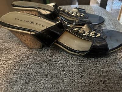 Women’s Karen Scott Gold Chain Hardware Cork Sandals Size 9M - Thumbnail 2