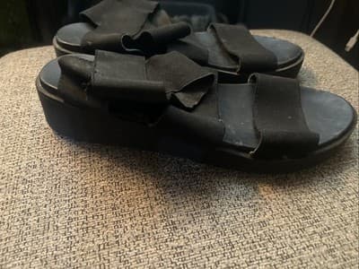 Forever Branded Women’s Black Strappy Small Foam Heel/sandals Size 7 - Thumbnail 3