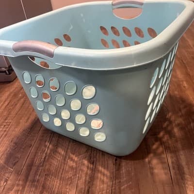 Sterilite 1.5 Bushel Ultra™ Square Laundry Basket, Green - Image 1