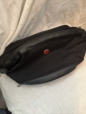 Swiss Gear Toiletry Bag Black Shaving Kit Travel Case 2 zip compartment - Thumbnail 2