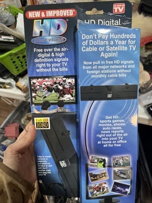 HD Clear Vision Digital Ultra-Thin High Performance Indoor Free Signals Antenna - Image 1