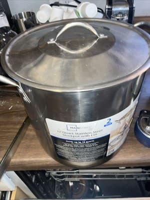 Stockpot With Lid. 12qt Mainstay Brand - Thumbnail 2
