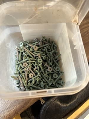 NEW 1-1/4 in Serrated Flat Head Star Drive Backer-On Screws 750pk. 23406 - Thumbnail 2