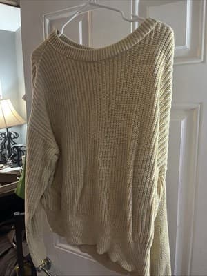 EUC Universal Threads Women’s Size XL Yellow Sweater - Image 1