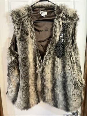 Cato Woman Vest Women’s Faux Fur Size 26/28W Lined Sequin Embellishment - Image 1