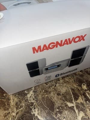 Magnavox MM435M 3-Piece Compact CD Shelf System with Digital FM White No Remote - Thumbnail 3