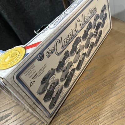 1948 Ford F1 Green F-Series 50th Anniversary 1:18 The Classic Collection Sealed - Thumbnail 7