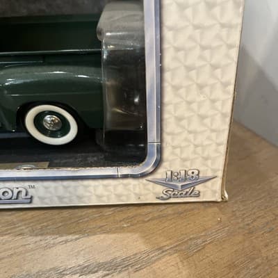1948 Ford F1 Green F-Series 50th Anniversary 1:18 The Classic Collection Sealed - Thumbnail 3