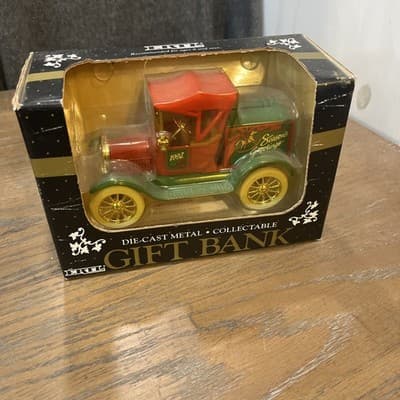 ERTL 1991 GIFT BANK DIE-CAST METAL COLLECTIBLE CAR SEASON'S GREETINGS CHRISTMAS - Image 1