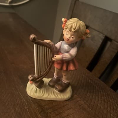 Vintage Ceramic Figurine Girl w/ Pigtails Playing Harp Enesco? Napco? - Thumbnail 2