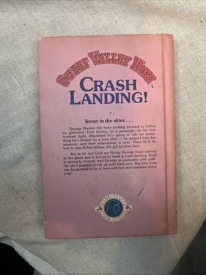 Crash Landing (Sweet Valley High) - Hardcover By Pascal, Francine - Thumbnail 2