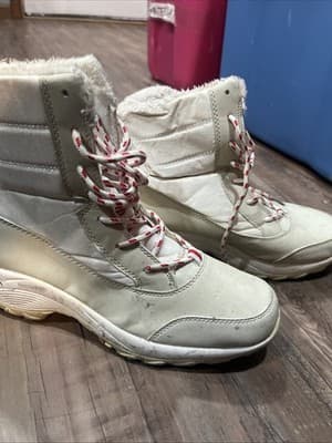 Women’s White Snow Boots With Fur Inside And Red An White Markings Size 42 - Thumbnail 3