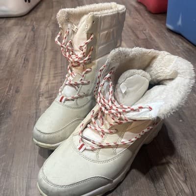 Women’s White Snow Boots With Fur Inside And Red An White Markings Size 42 - Image 1