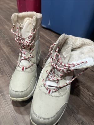 Women’s White Snow Boots With Fur Inside And Red An White Markings Size 42 - Thumbnail 2