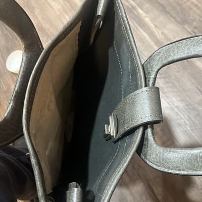 Women’s Used Leather Handbag Grey With Silver Accents And Lock Snap Close - Thumbnail 4