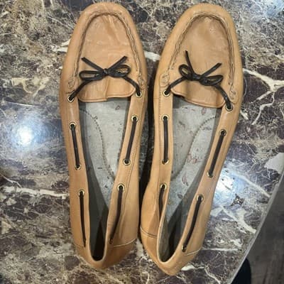 Easy Spirit Women’s Beige Flats With Black Accents Size 9.5 - Image 1