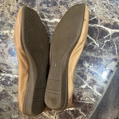 Easy Spirit Women’s Beige Flats With Black Accents Size 9.5 - Thumbnail 4