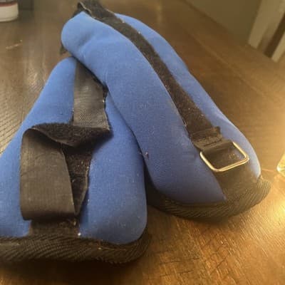 Versatile 2.5 lb Pair of Neoprene Ankle/Wrist Weights with Adjustable Strap - Image 1